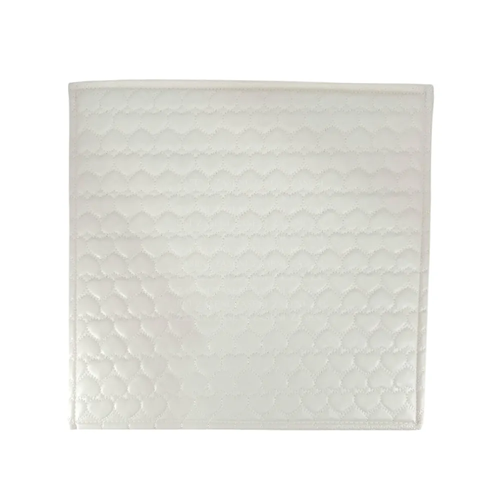 MANTEL ESTÉTICA ACOLCHADO CORAZONES CUADRADO BLANCO